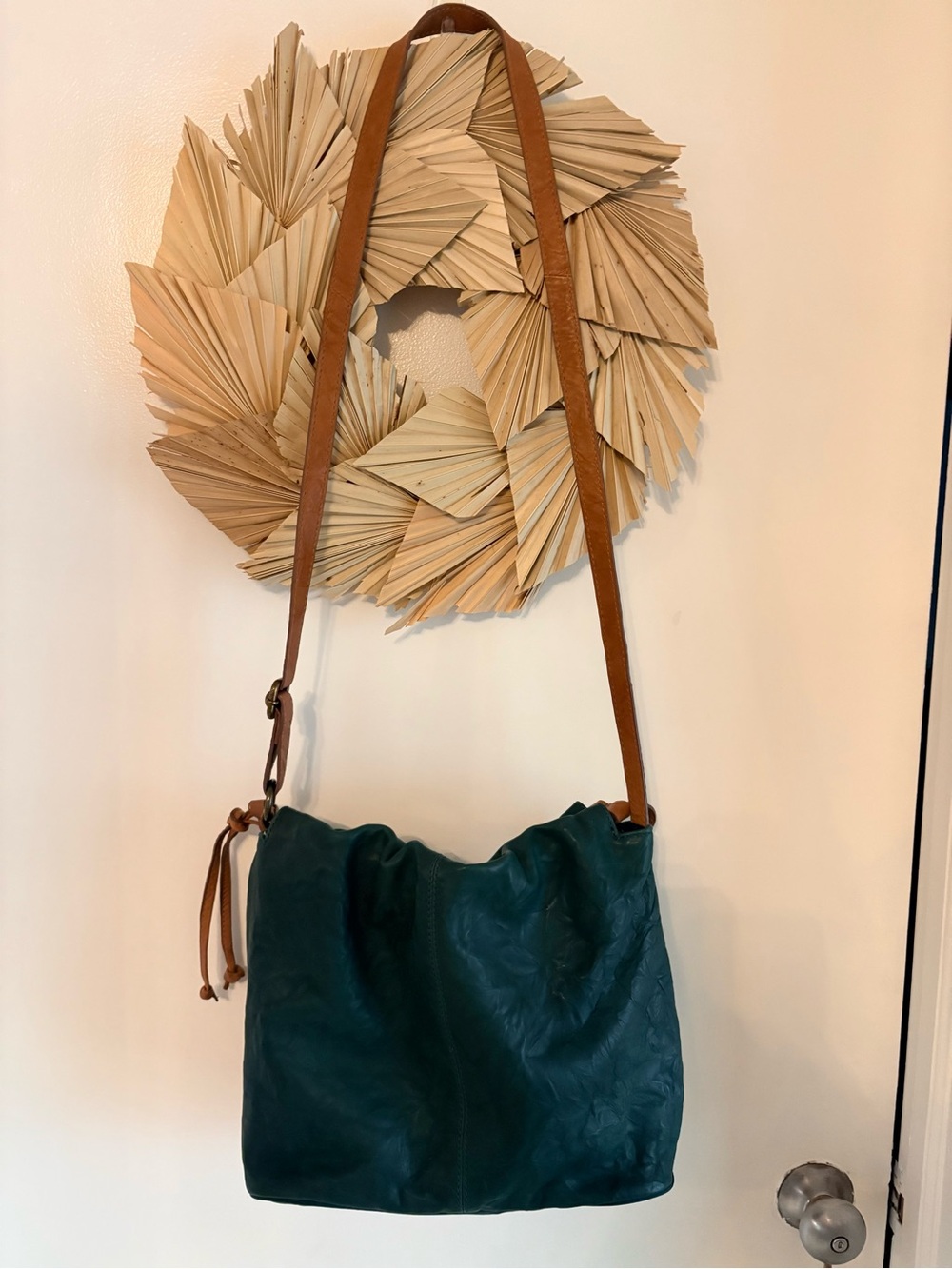 ANTHROPOLOGIE Jasper & JEERA Green Crinkle Leather Bag! Tan Crossbody Strap.
